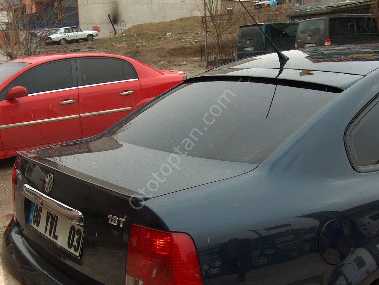 Volkswagen Passat B5 Cam Üstü Spoiler
