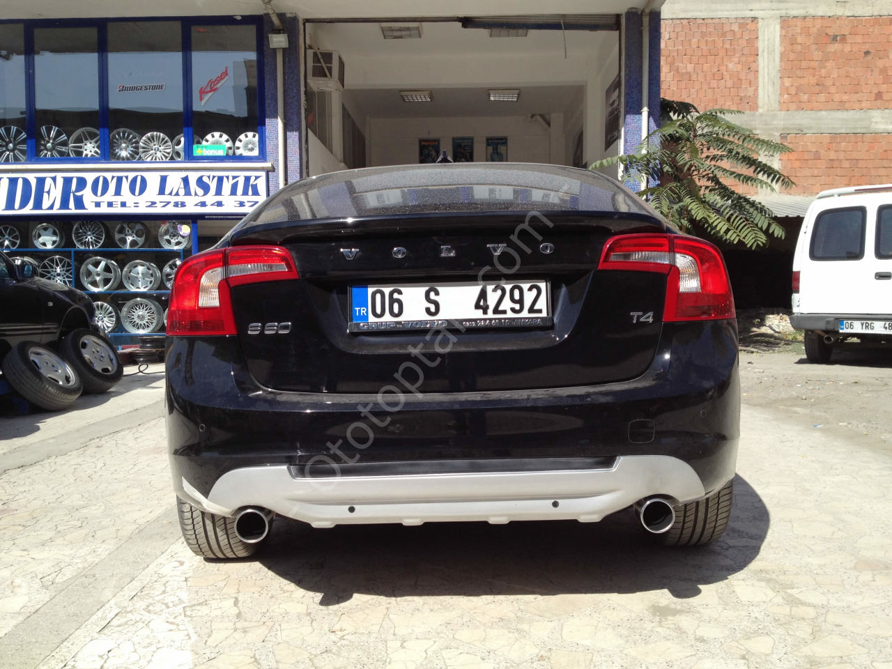 Volvo S60 Arka Tampon Difüzörü