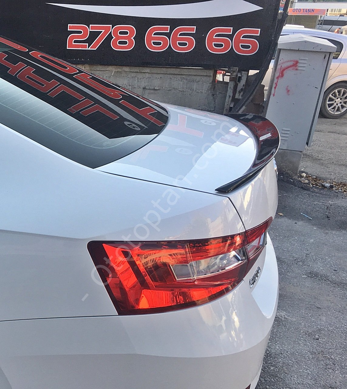 Skoda Super B Spoiler